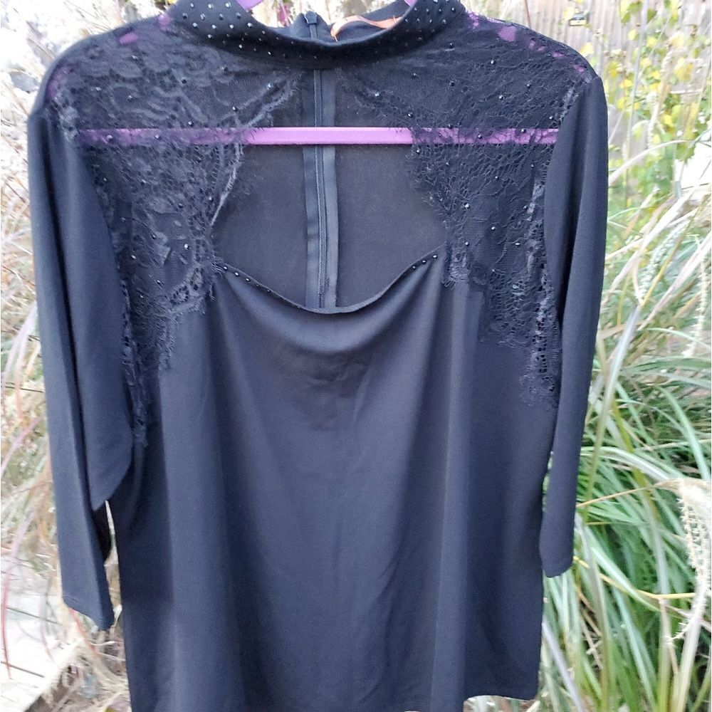 Black Blouse‎